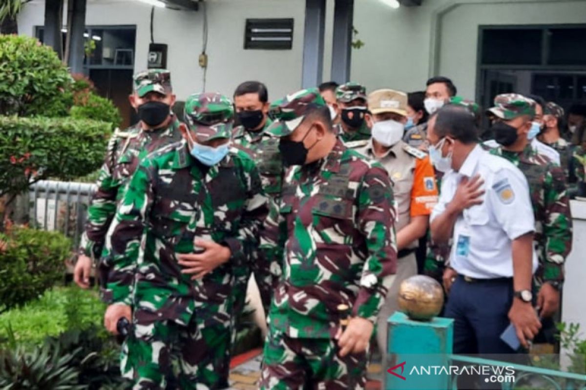 Pangdam Jaya sidak penerapan prokes di stasiun MRT dan KRL