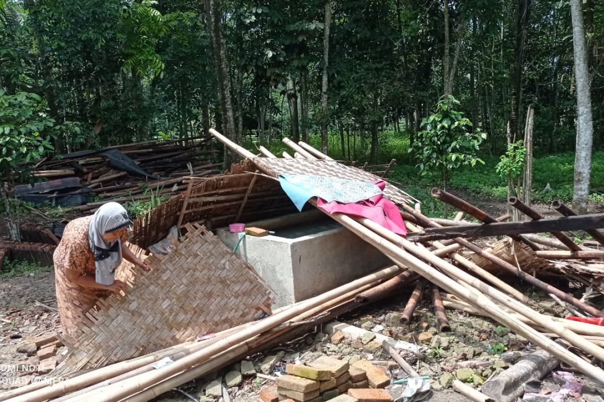 41 rumah  rusak berat akibat pergerakan tanah di Lebak