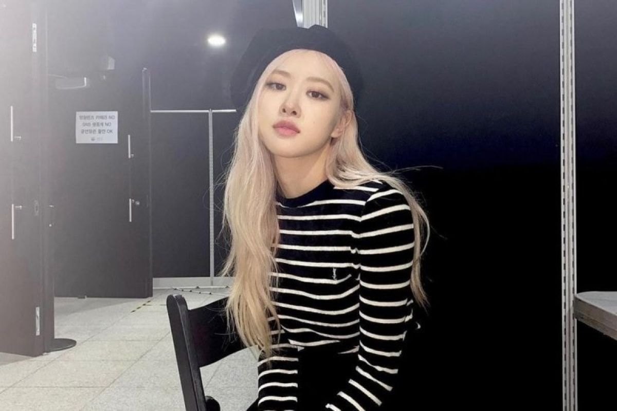 Rose tampil perdana dengan lagu solo di konser BLACKPINK 'THE SHOW'