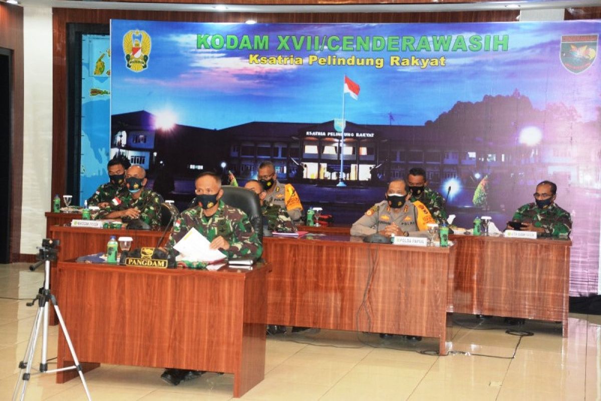 Pangdam XVII bersama pejabat Polda Papua rakor penanganan COVID-19