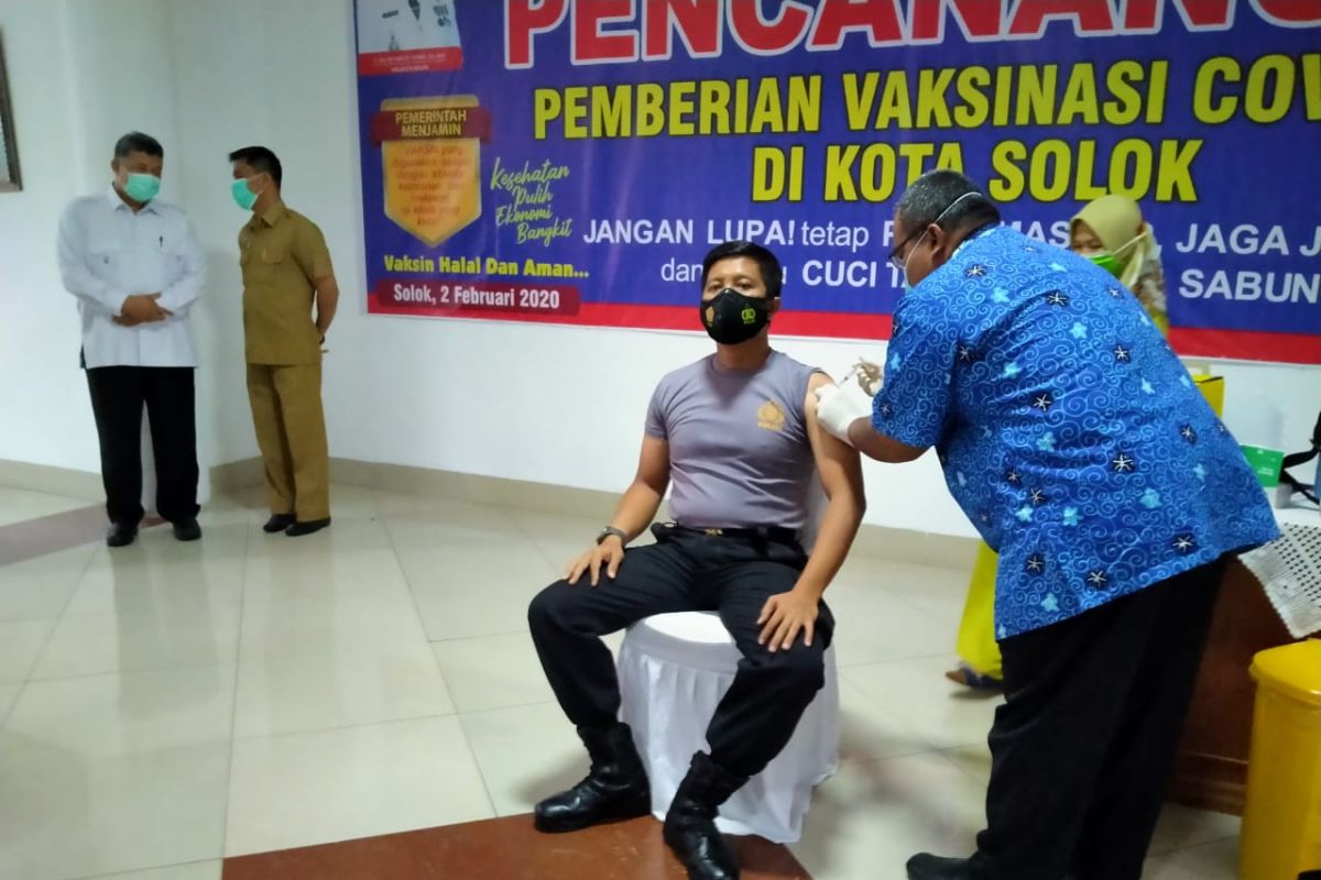 Pernah positif COVID-19, Wali Kota Solok gagal divaksin tahap pertama