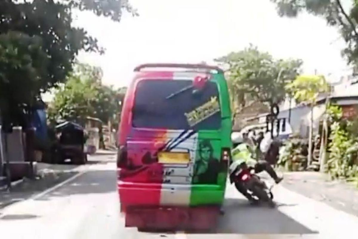 Polisi tangkap pengemudi angkot serempet anggota lantas di Probolinggo hingga terpelanting