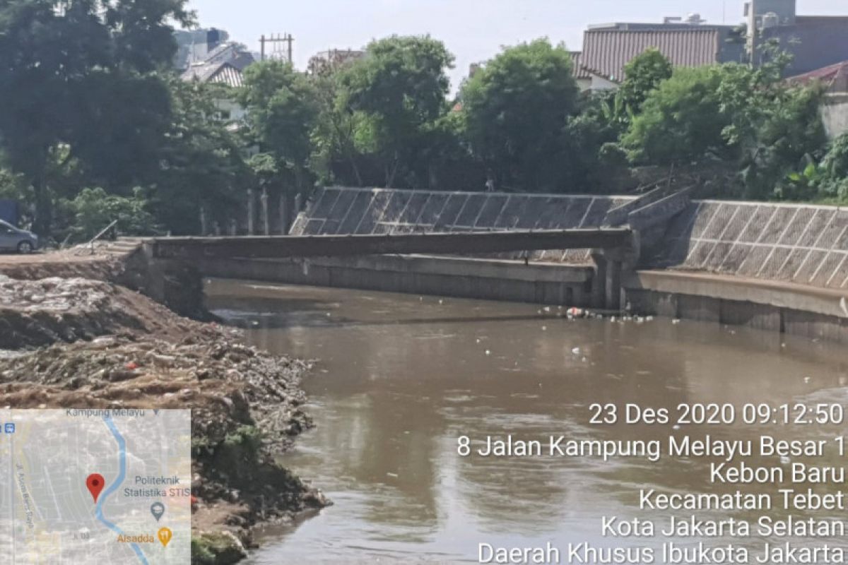 Sudin Bina Marga Jaksel bongkar jembatan Kebon Baru