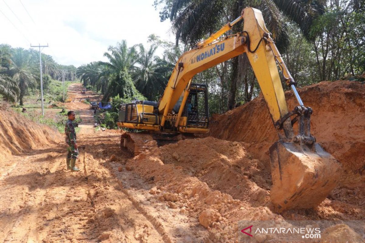Riau siaga alat berat di perbatasan antisipasi longsor