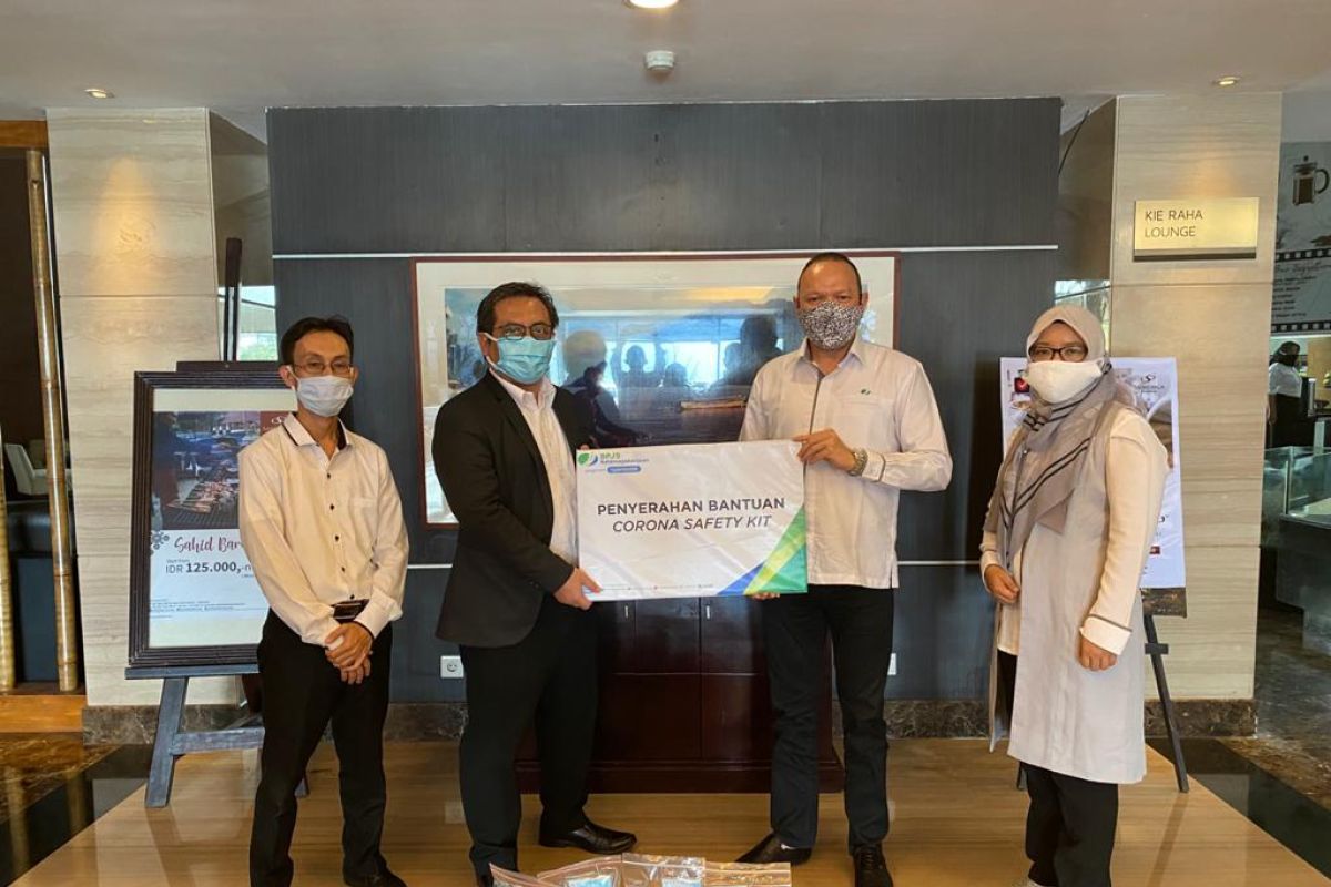 Peringati Bulan K3, BPJAMSOSTEK Ternate Bagikan Ratusan Corona Safety Kit