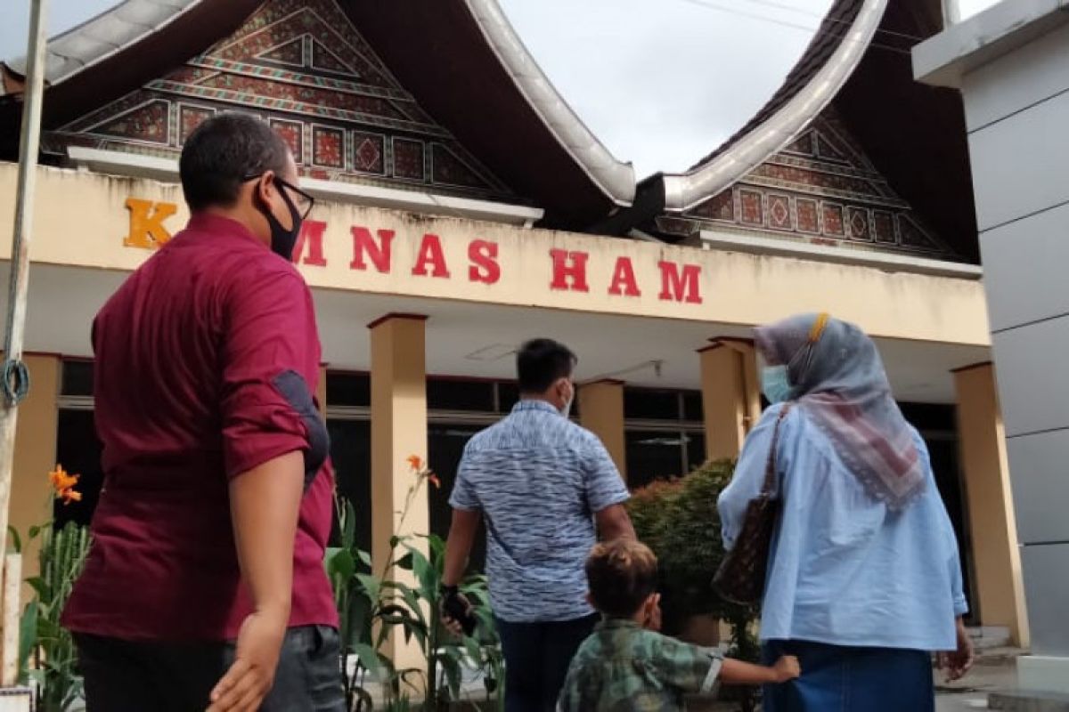 Keluarga DPO meninggal ditembak polisi  di Solok Selatan datangi Komnas HAM Sumbar