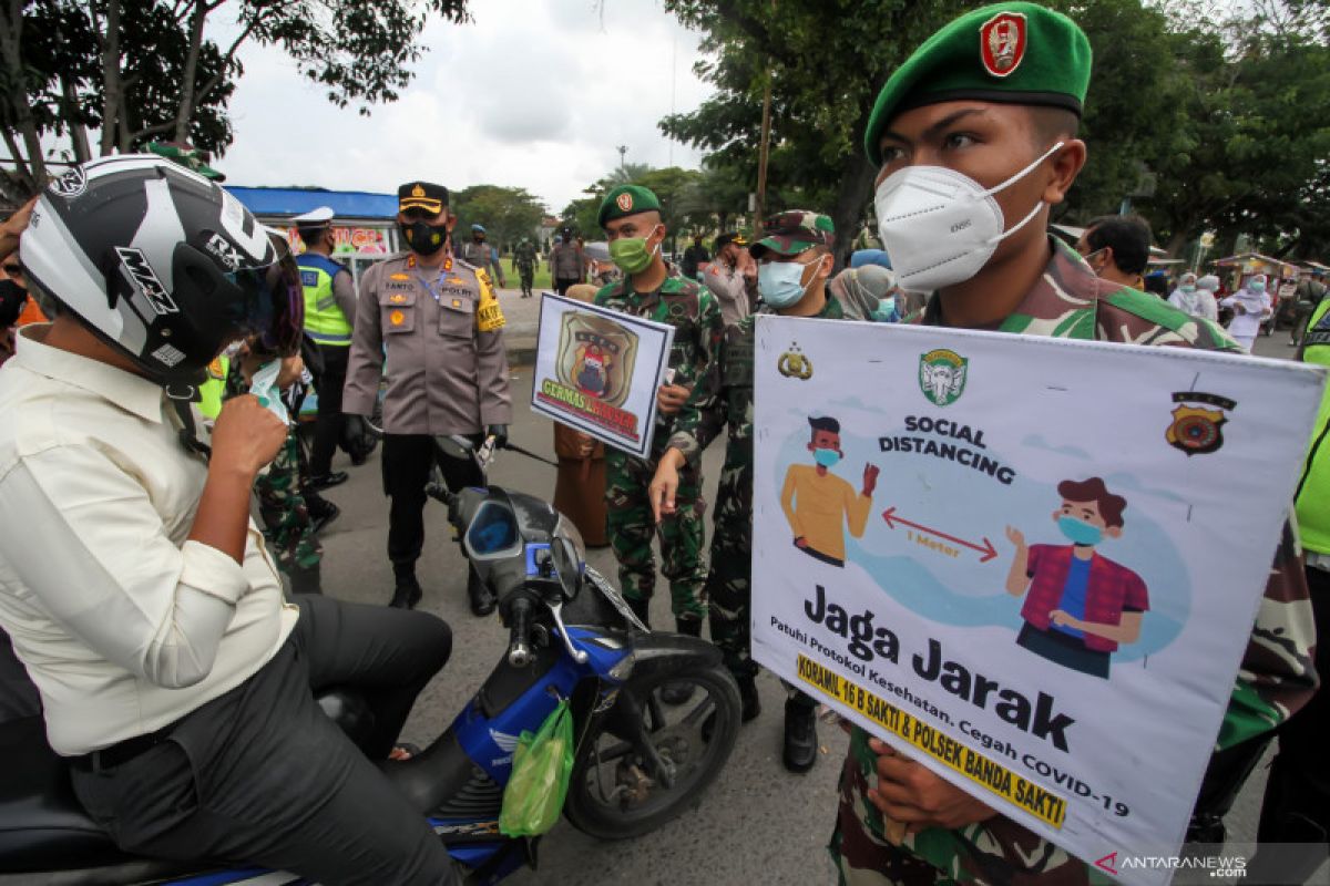 Polres Kolaka bersama satgas lakukan kampanye penerapan Prokes