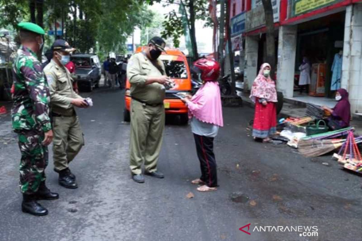 Tekan penyebaran COVID-19, Tim Gabungan Boyolali sosialisasi prokes di pasar tradisional