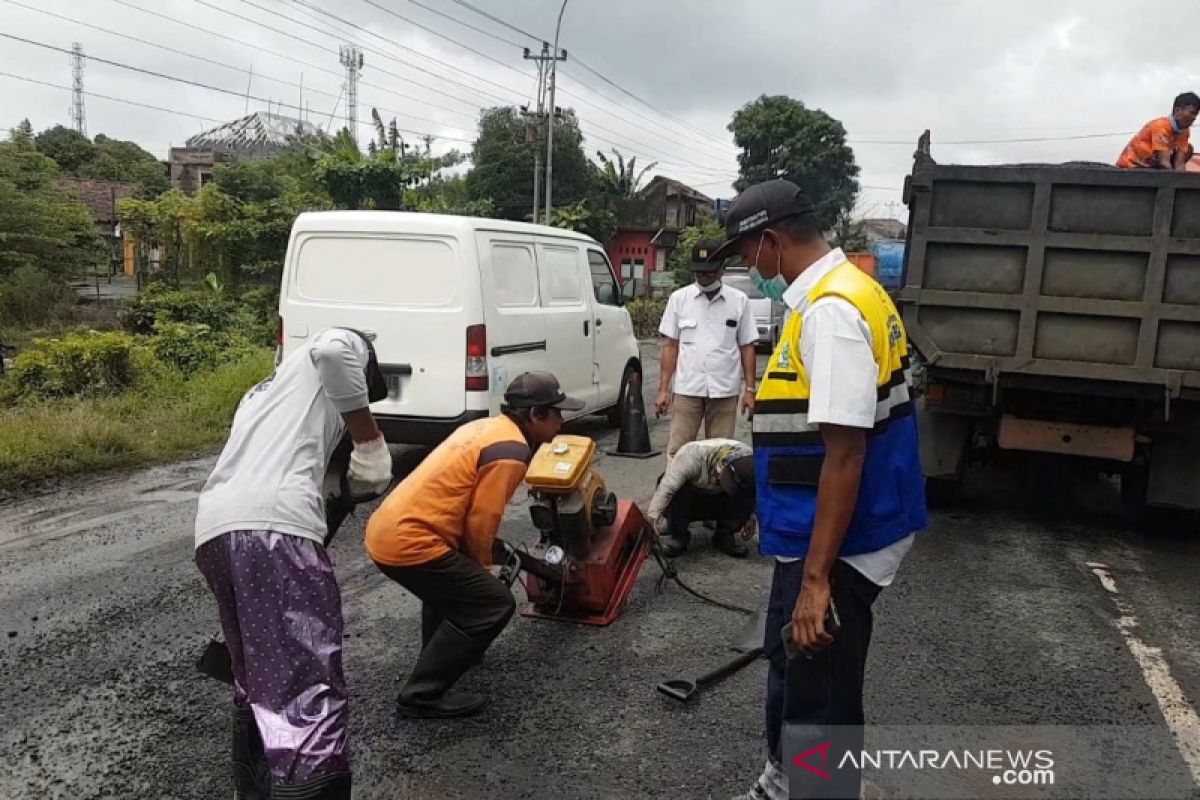 Sumbar kembali perbaiki jalan Bukit Manggiu Solok  Selatan, Rp6 miliar digelontorkan