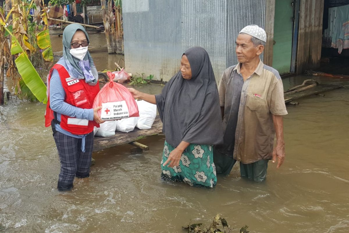 PMI Kalsel salurkan bantuan ke lokasi sulit dijangkau