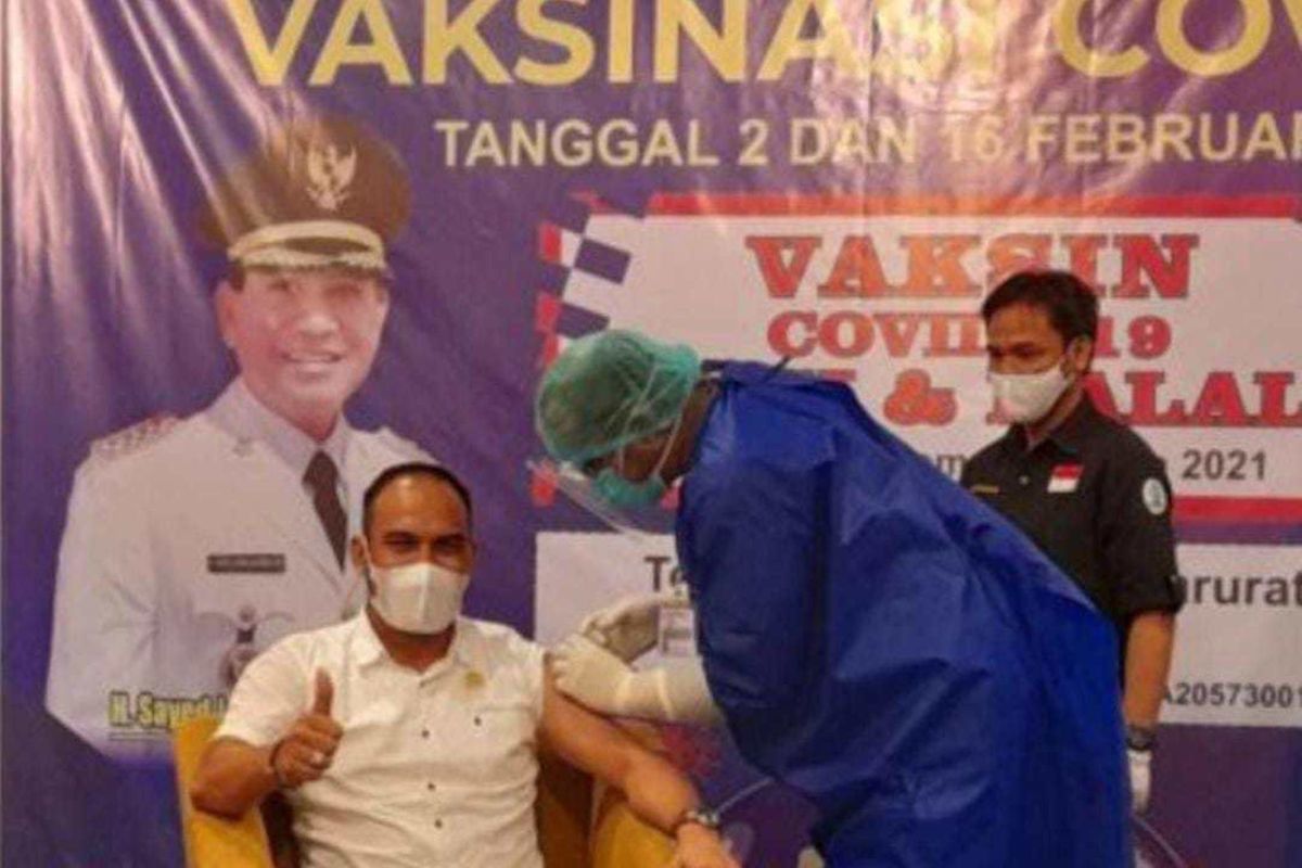 Ketua DPRD orang pertama disuntik vaksin COVID-19 di Kotabaru