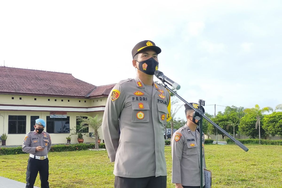 Polres Bangka Barat bantu sosialisasi 5M untuk mencegah penyebaran COVID-19