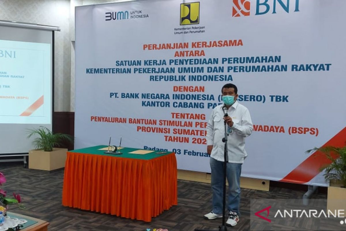 BNI wilayah 02 area Sumbar Riau Kepri salurkan program BSPS di Padang