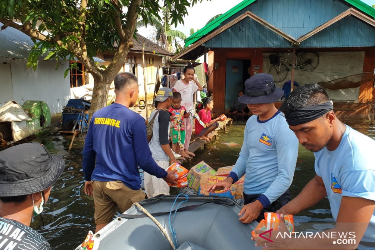 TNI AL: Masih banyak rumah terendam di Batola