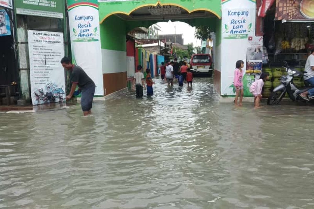 Hujan di kota Serang rendam permukiman warga