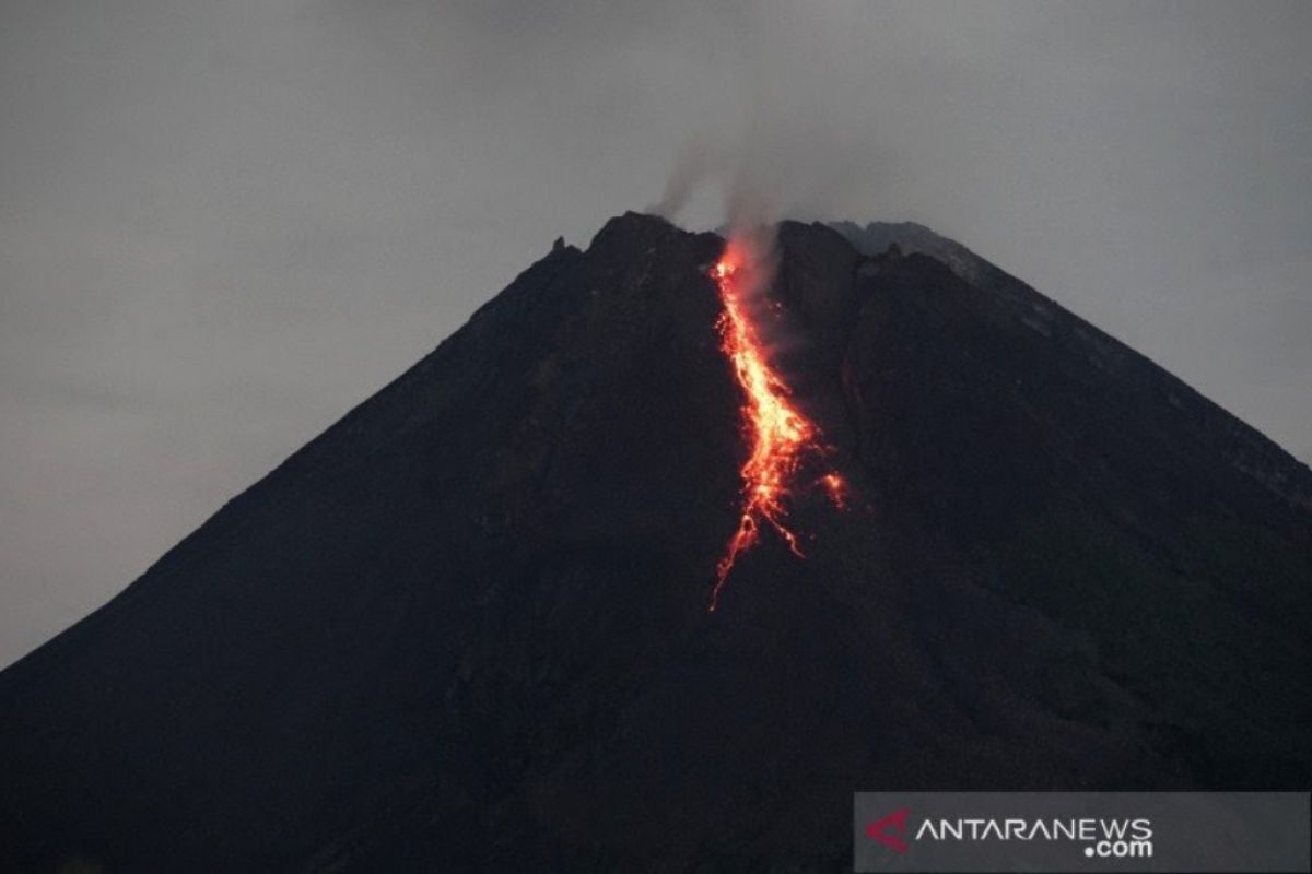 Mt Merapi spews hot lava for 10 times