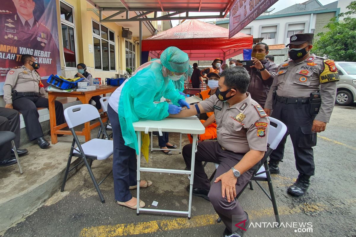 Polsek Tanah Abang gelar tes COVID-19 bagi garda terdepan