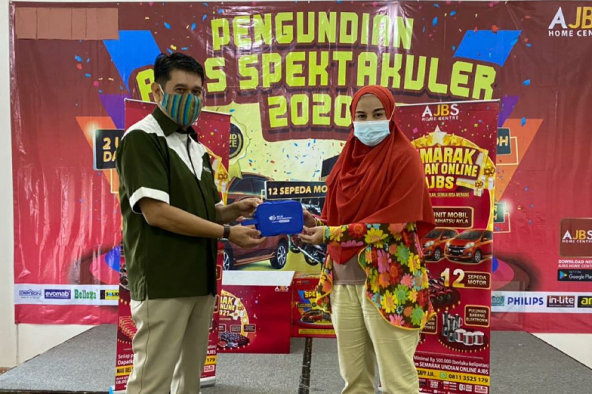 BPJAMSOSTEK Semarang Majapahit bagikan Corona safety kit di Bulan K3