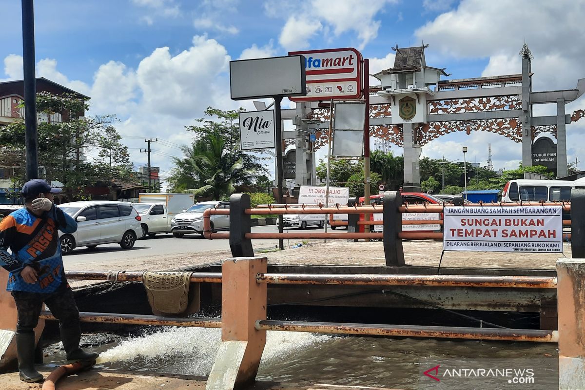 Warga Kalsel harus beradaptasi dengan situasi banjir