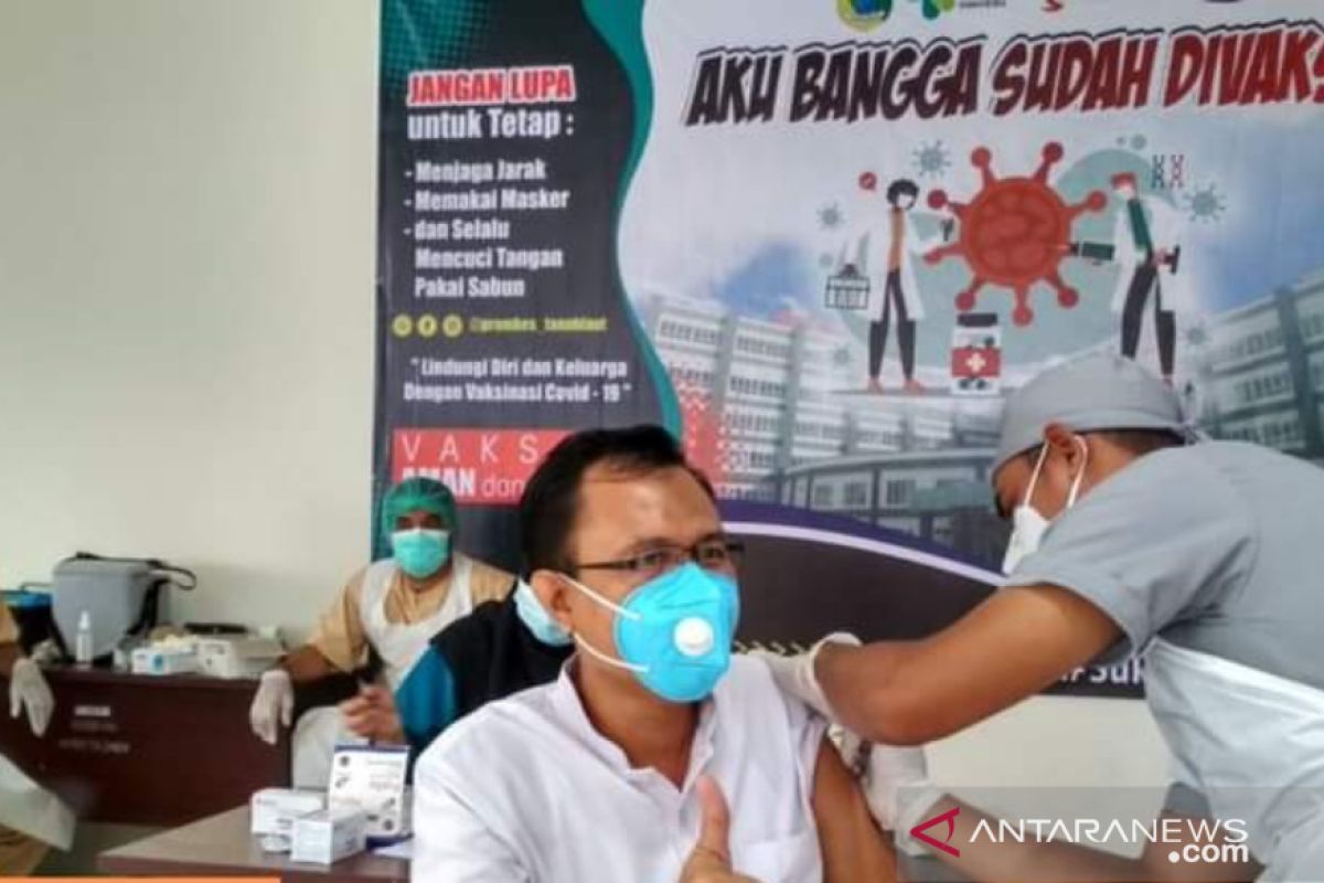 Hadji Boejasin Hospital's health personnel vaccination was smooth