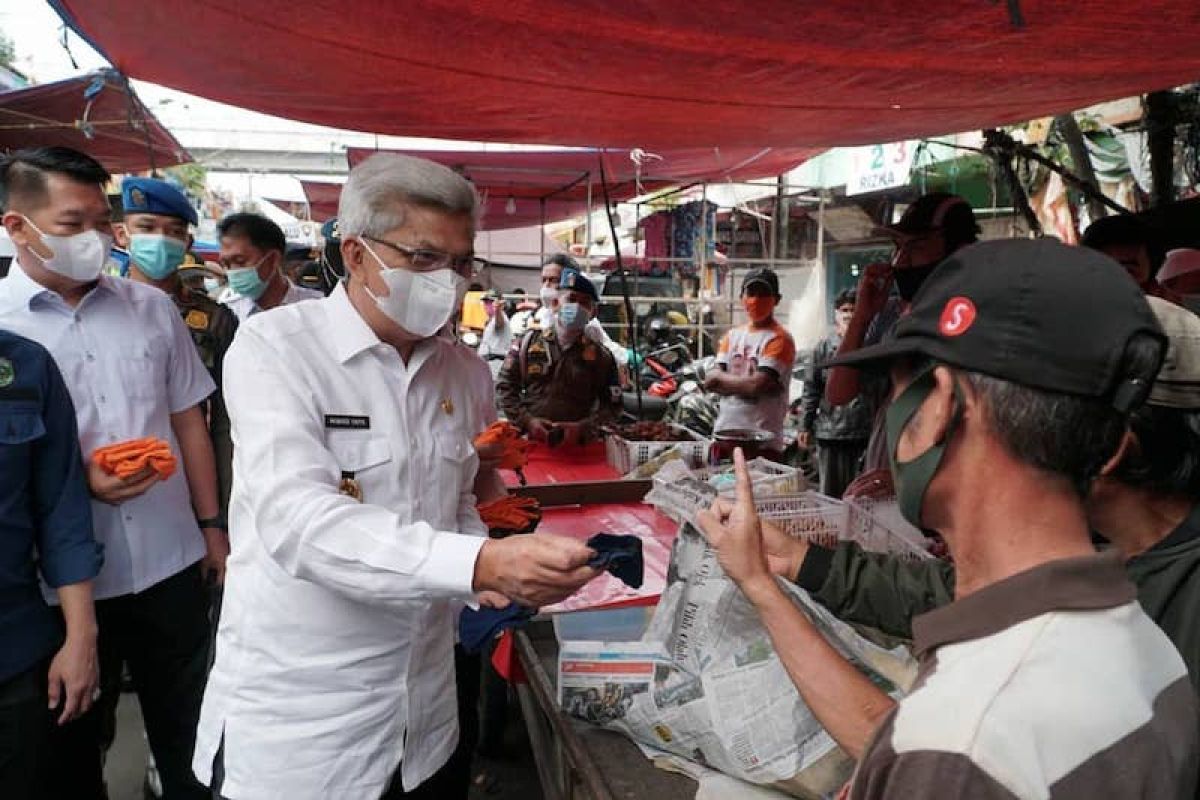 Pemprov Sumsel kembali bagikan ribuan  masker tekan kasus positif COVID