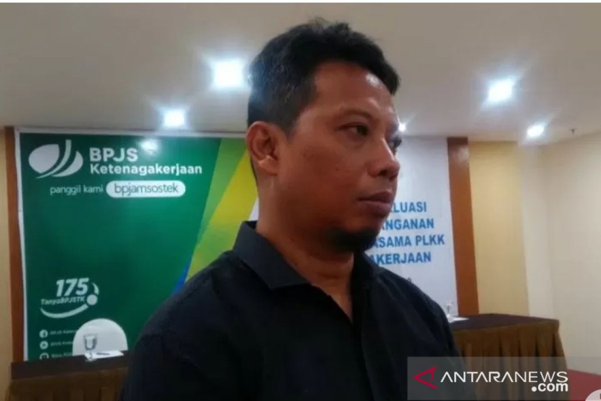 BPJAMSOSTEK Manado menyerahkan santunan kematian kepada 16 ahli waris