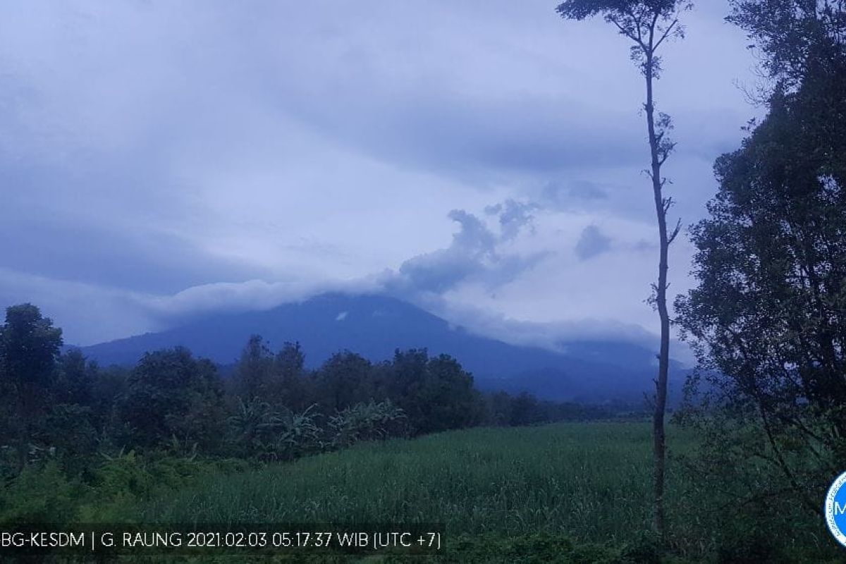 Gunung Raung  kembali bergemuruh