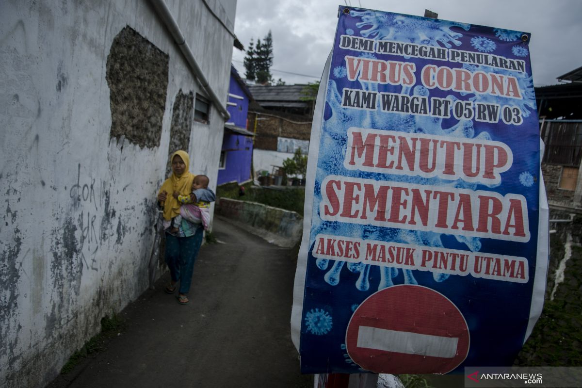 Kemarin, PPKM tingkat lokal hingga ekonomi Indonesia 2020 minus 2,07 persen