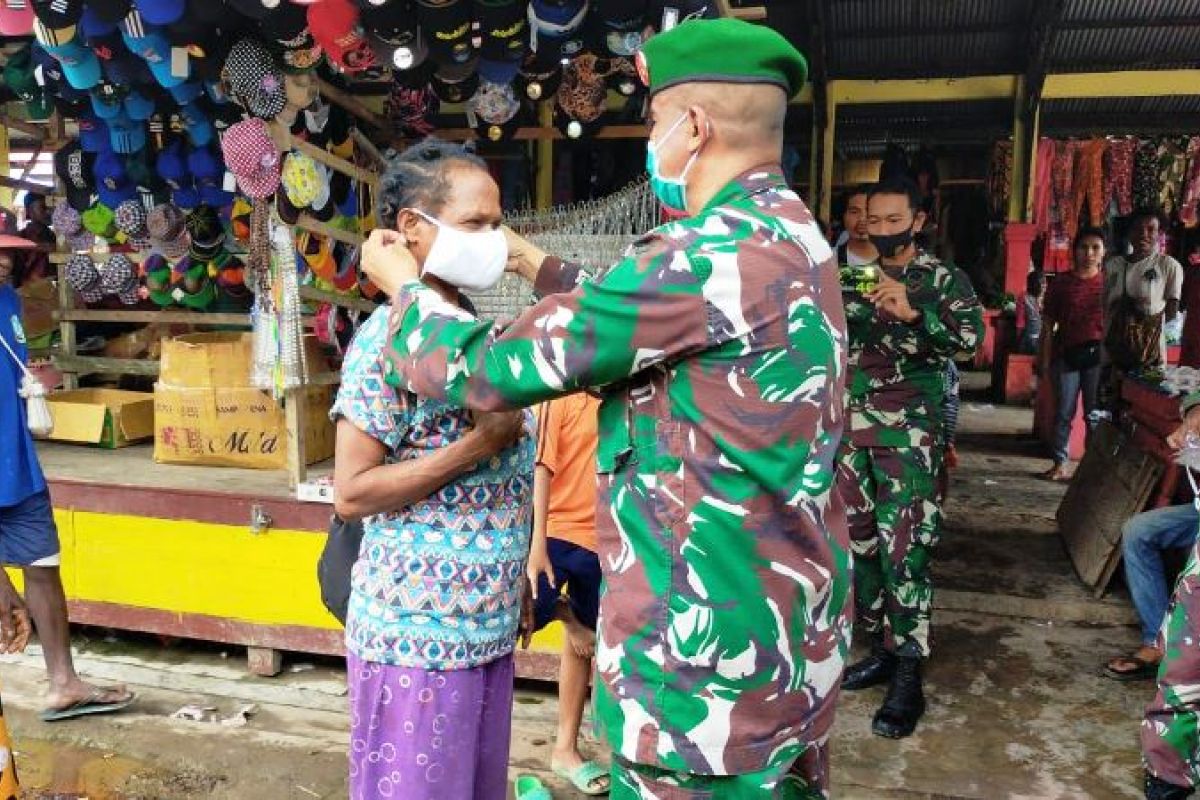 Kodim Sarmi tingkatkan pendisiplinan protokol kesehatan di pasar