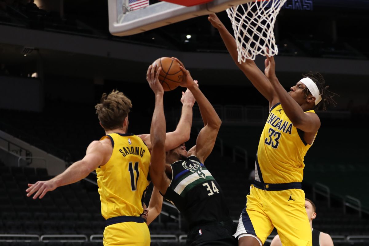 Triple-double Antetokounmpo bawa Bucks