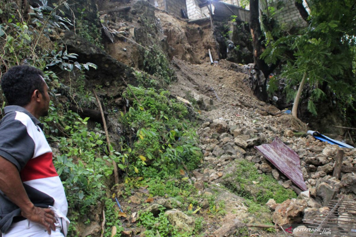 Pemprov NTT disebut terlambat antisipasi bencana hidrometeorologi