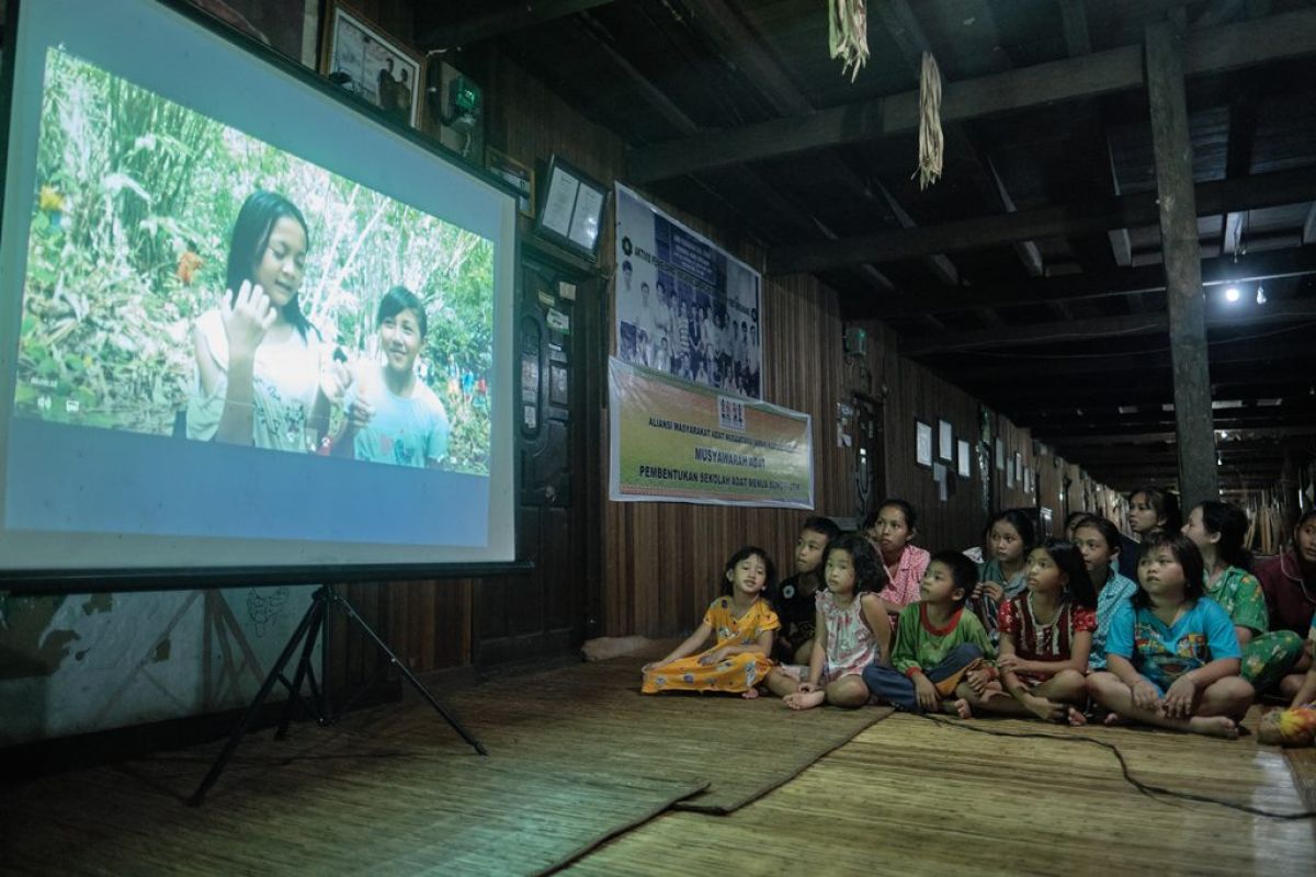 Dayak Iban Sungai Utik Kapuas Hulu membentuk sekolah adat