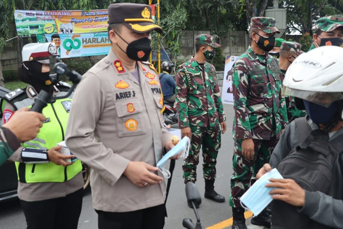 Polisi Gresik bongkar peredaran sabu-sabu dibungkus kertas permen