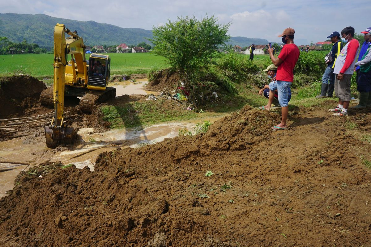 Pemkab Tulungagung perbaiki tanggul jebol penyebab banjir bandang