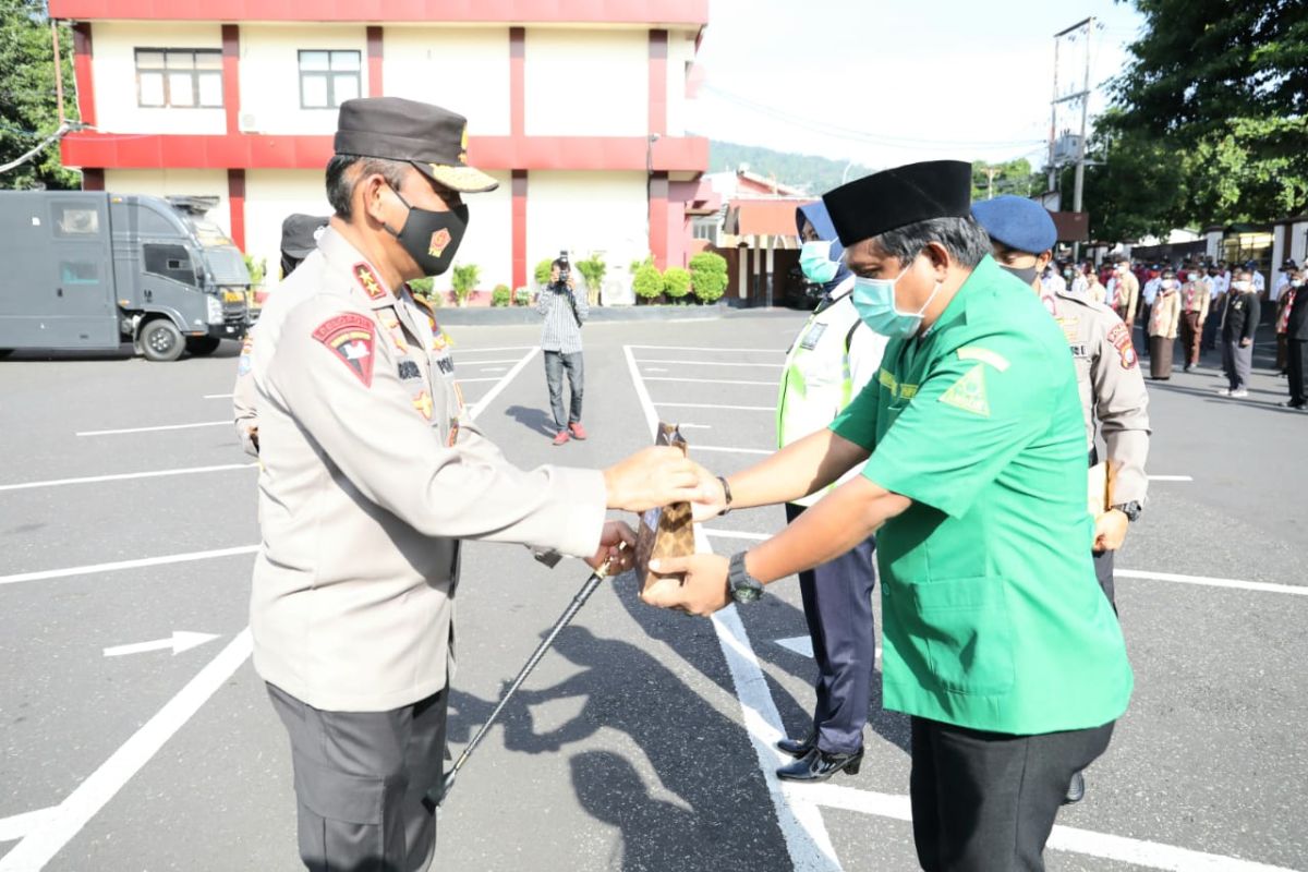 Polda bagikan 10 ribu masker ke komunitas di Malut