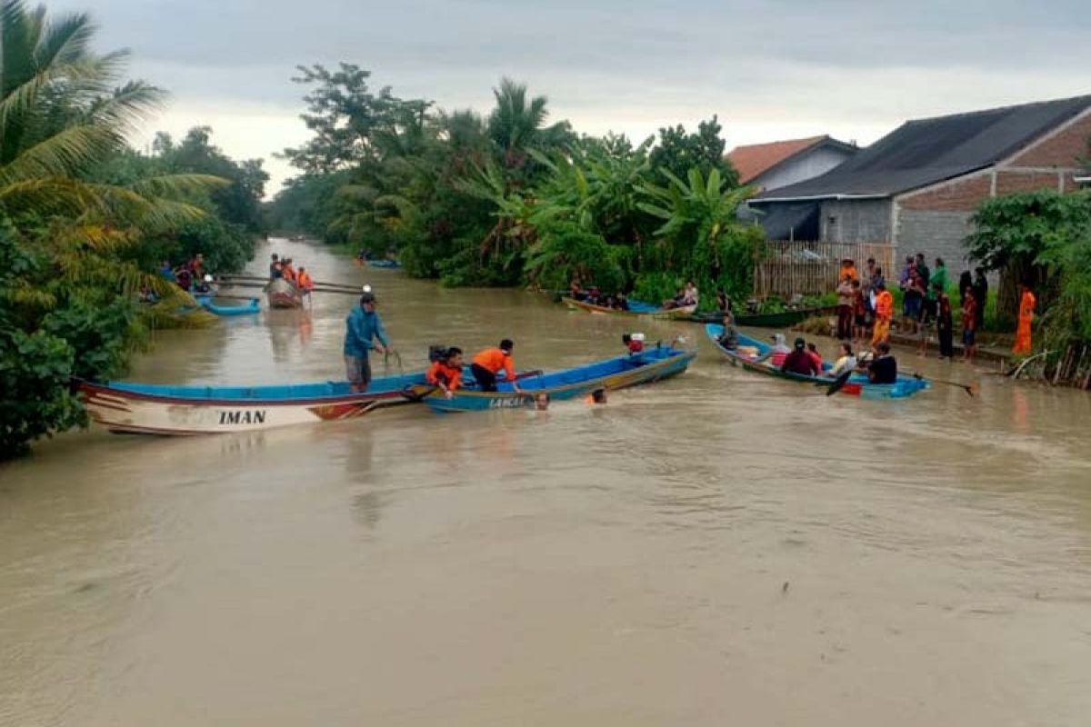 Basarnas cari empat korban kecelakaan perahu di Cilacap