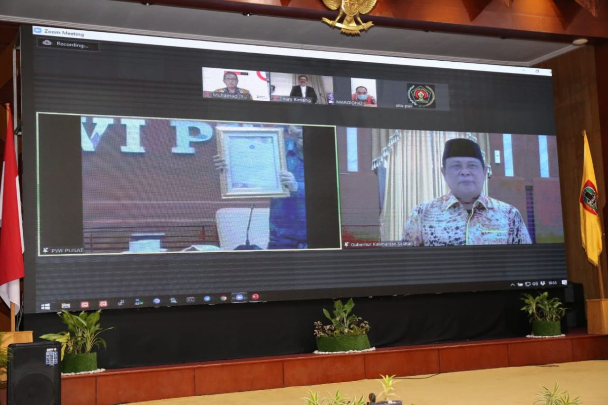 South Kalimantan Governor awarded PWI's Gold Pen