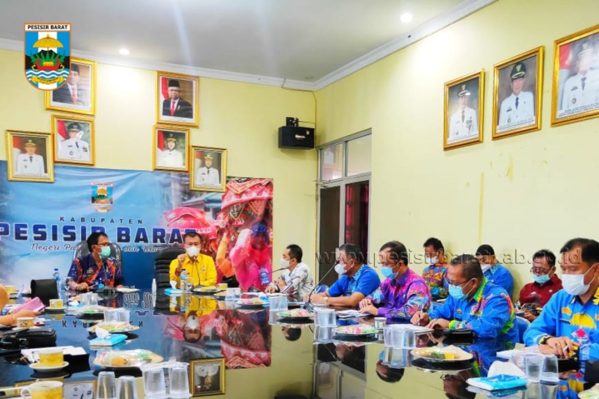Bupati Pesisir Barat rakor dengan Provinsi Lampung bahas pengembangan perkebunan dataran tinggi
