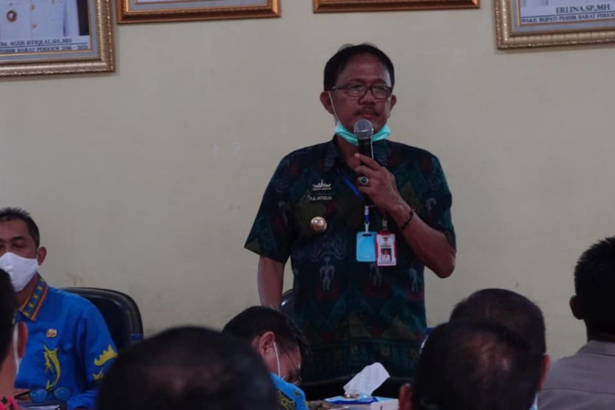 Bupati Pesisir Barat ajak RT cegah penyebaran COVID-19