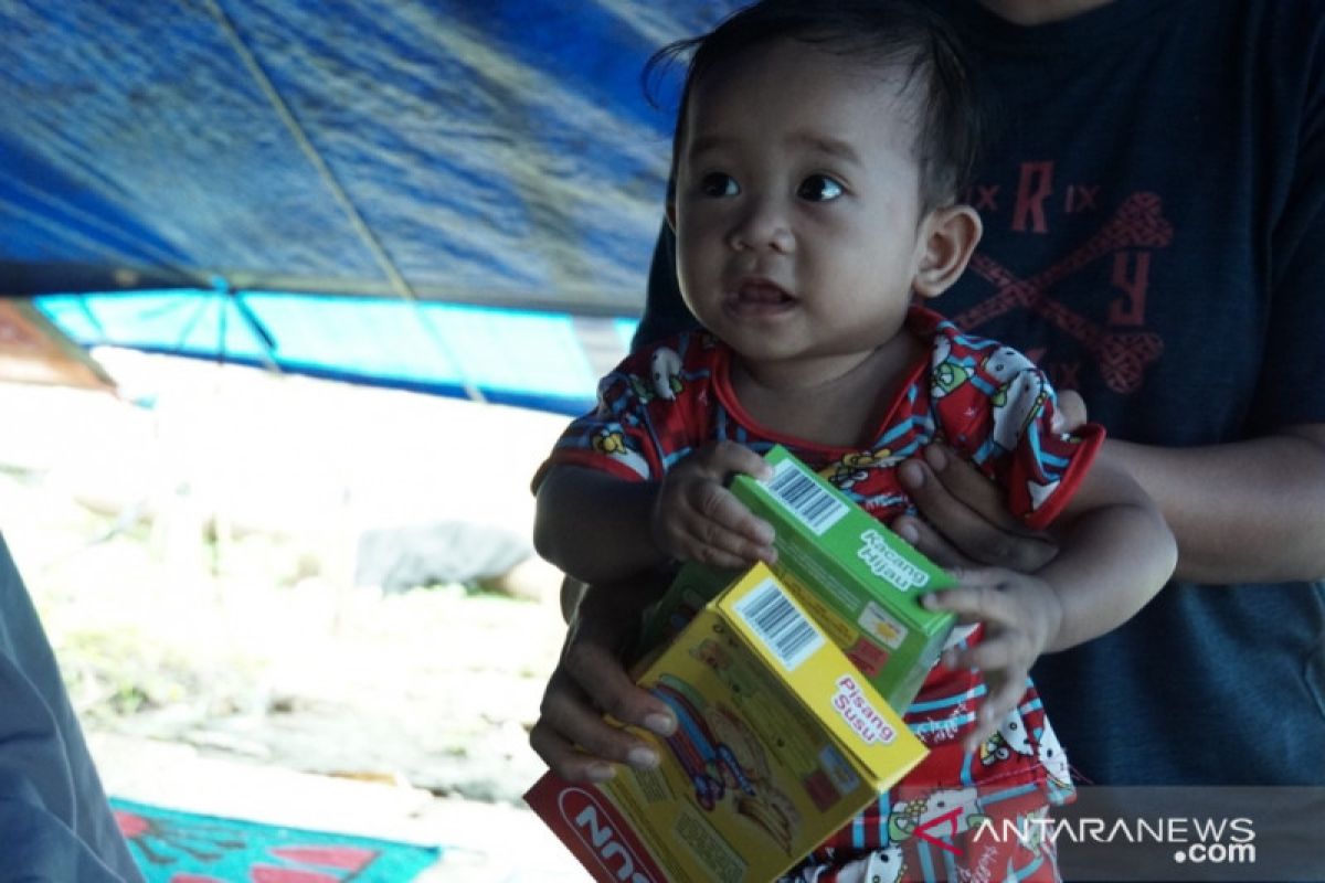 PMI distribusikan makanan tambahan untuk bayi di lokasi pengungsian korban gempa