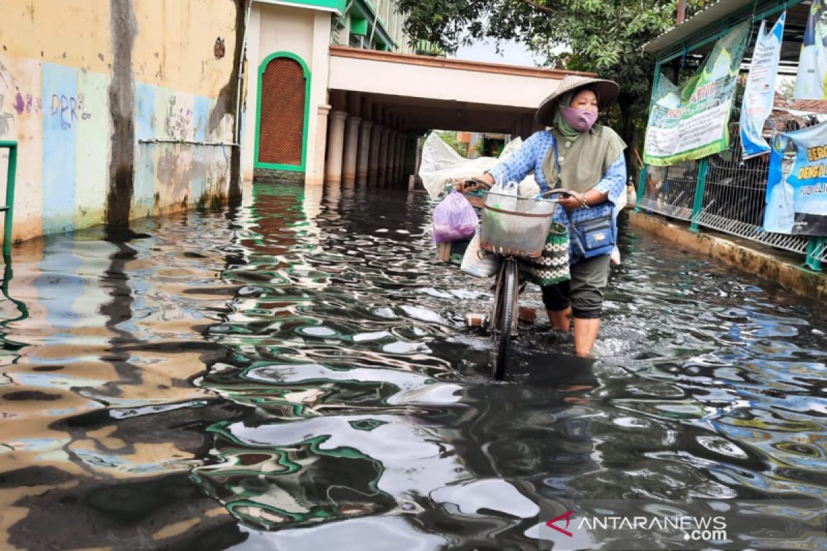 Pemkab Kudus uji sampel air banjir diduga tercampur limbah pabrik