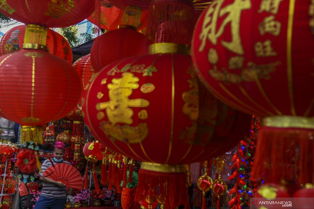 Warga Tionghoa bersiap menyambut Tahun Baru Imlek 2572
