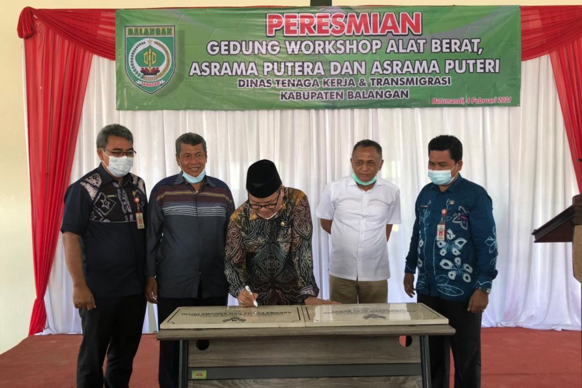 Asrama dan gedung workshop alat berat BLK Disnakertrans Balangan dibuka