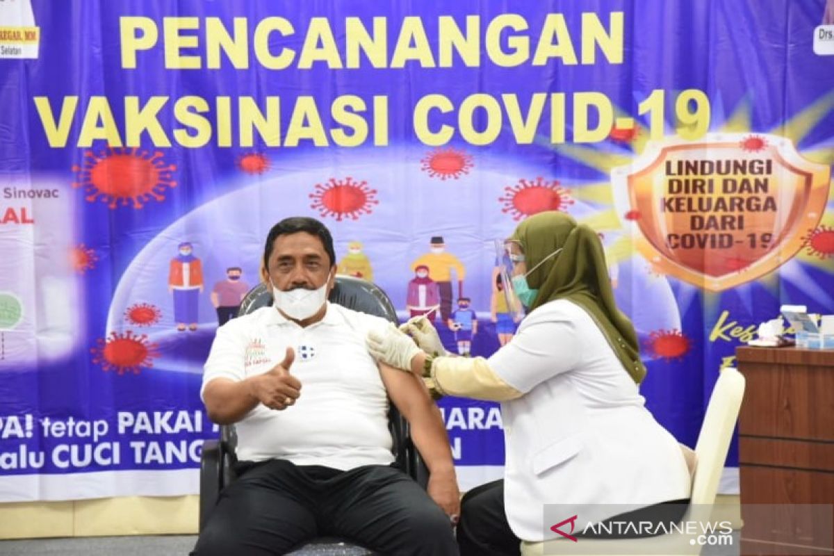 Sekda Tapanuli Selatan pertama di vaksin COVID-19