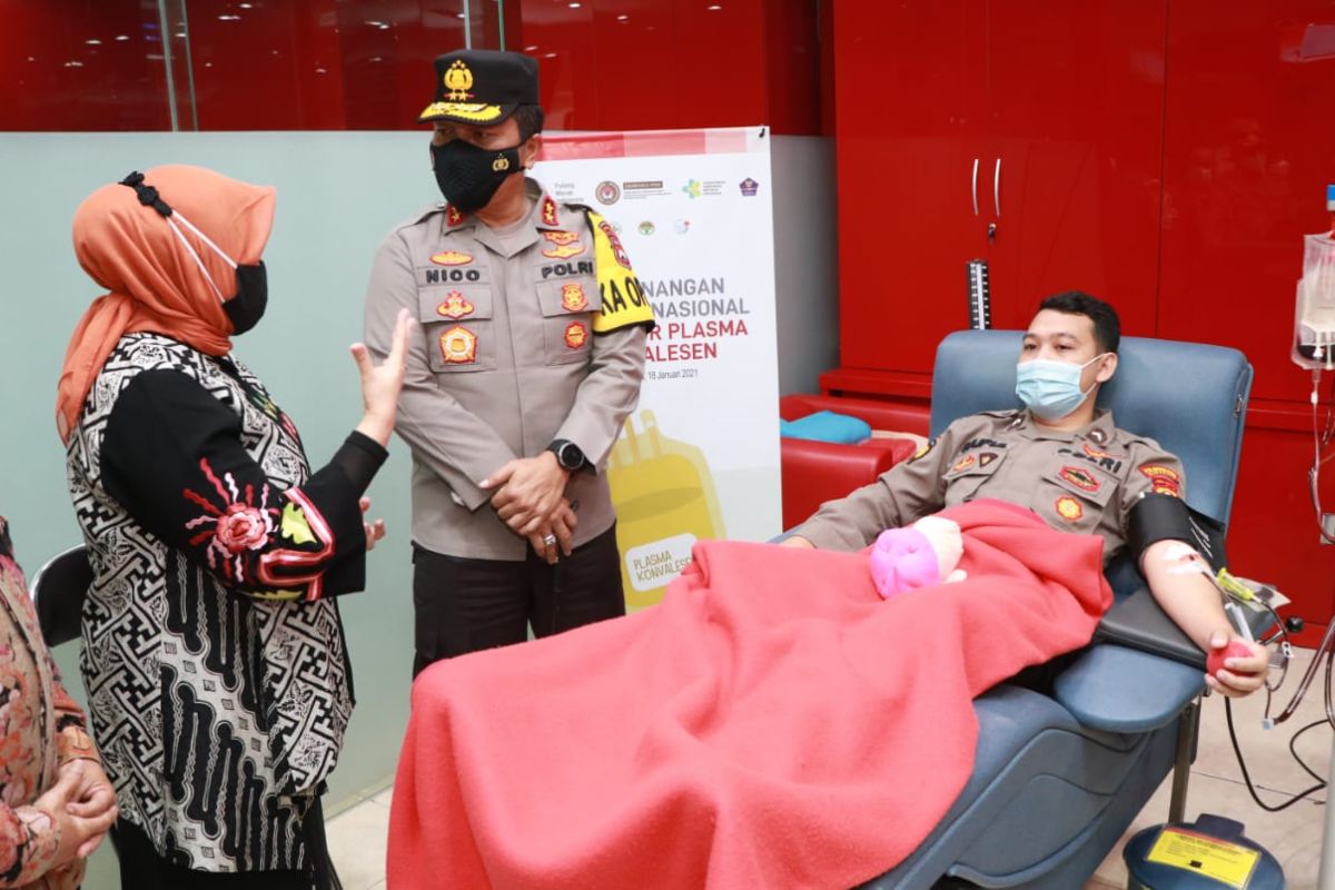 120 anggota Polda Jatim jalani donor plasma konvalesen di PMI Surabaya