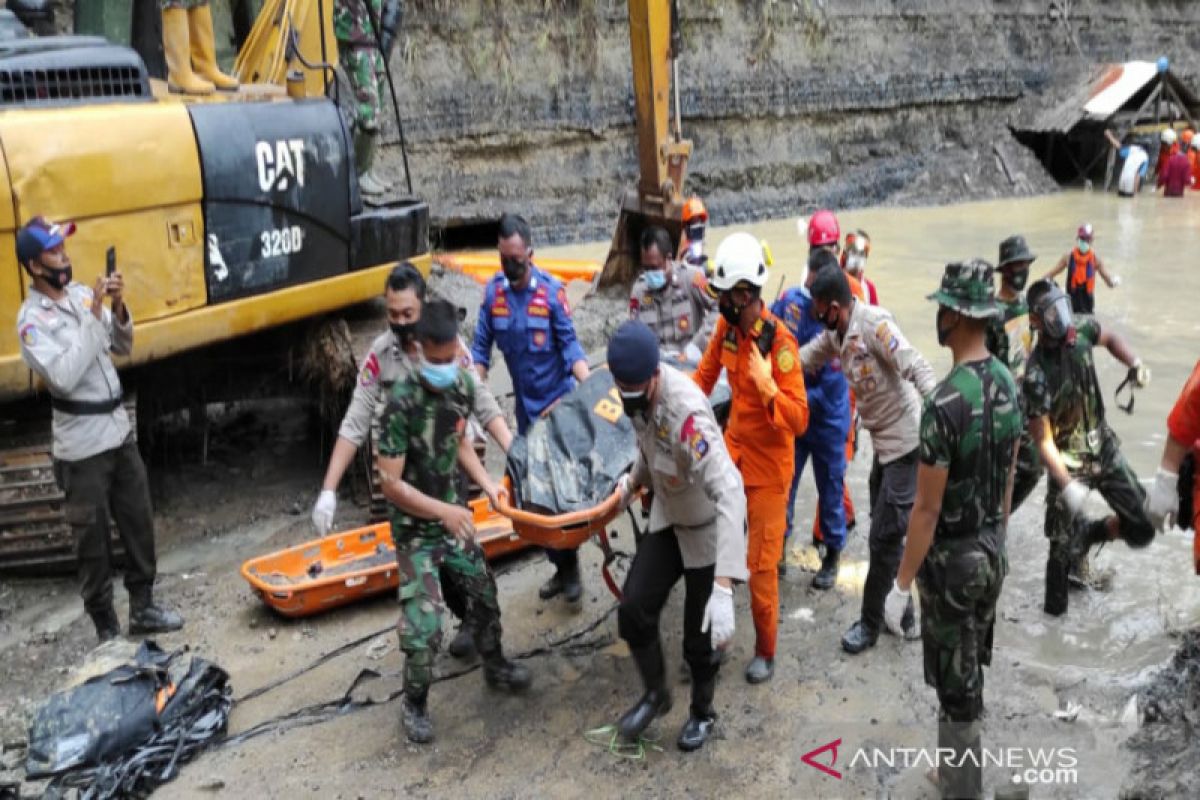 Polda Kalsel tetapkan tiga tersangka longsor tambang di Tanah Bumbu