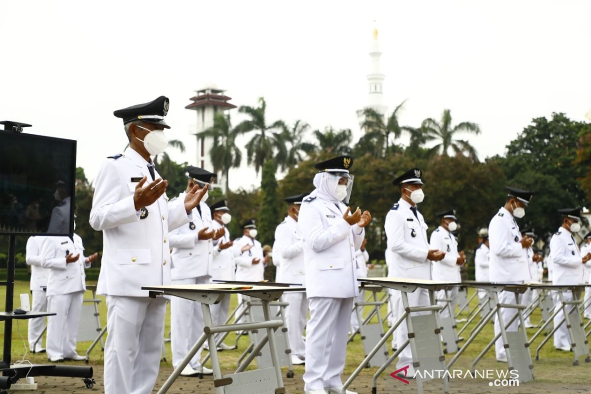 Bupati Bogor lantik 88 kepala desa di Lapangan Tegar Beriman