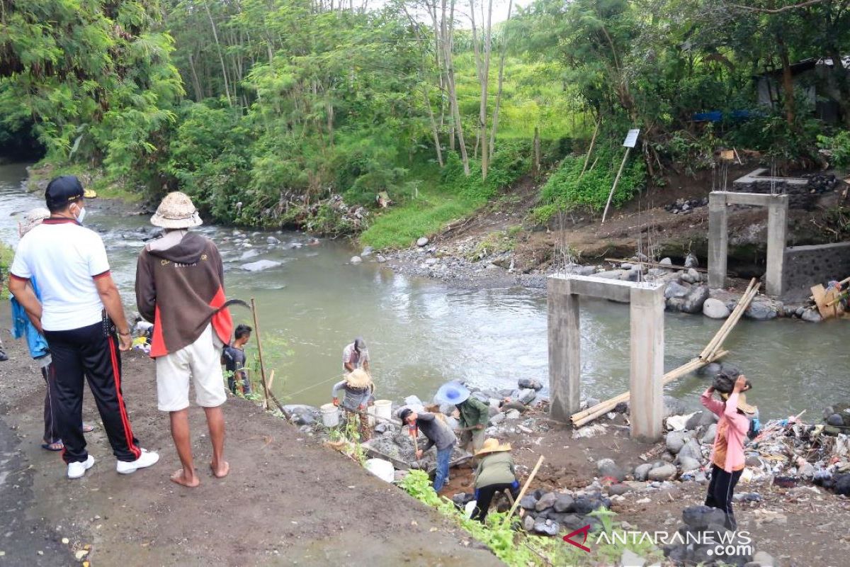 Jembatan jalan usaha tani di Klungkung sudah 90 persen