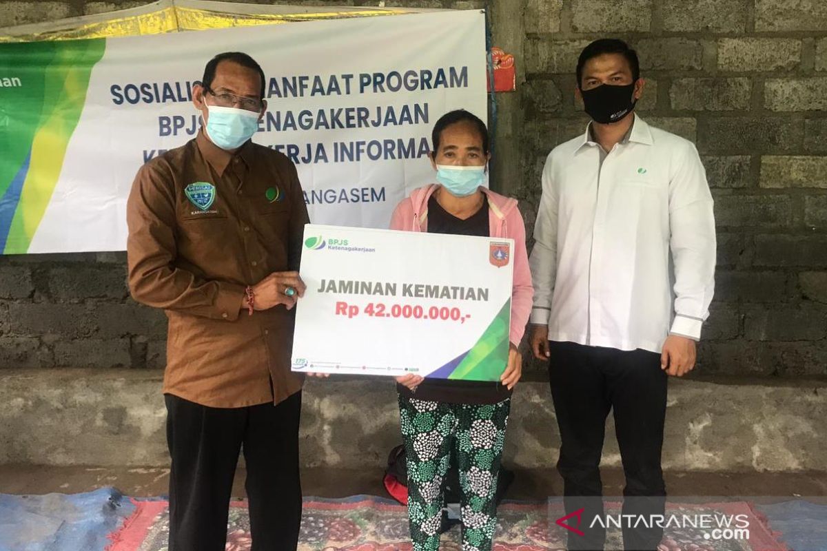 BPJamsostek Karangasem berikan santunan kematian ke keluarga nelayan