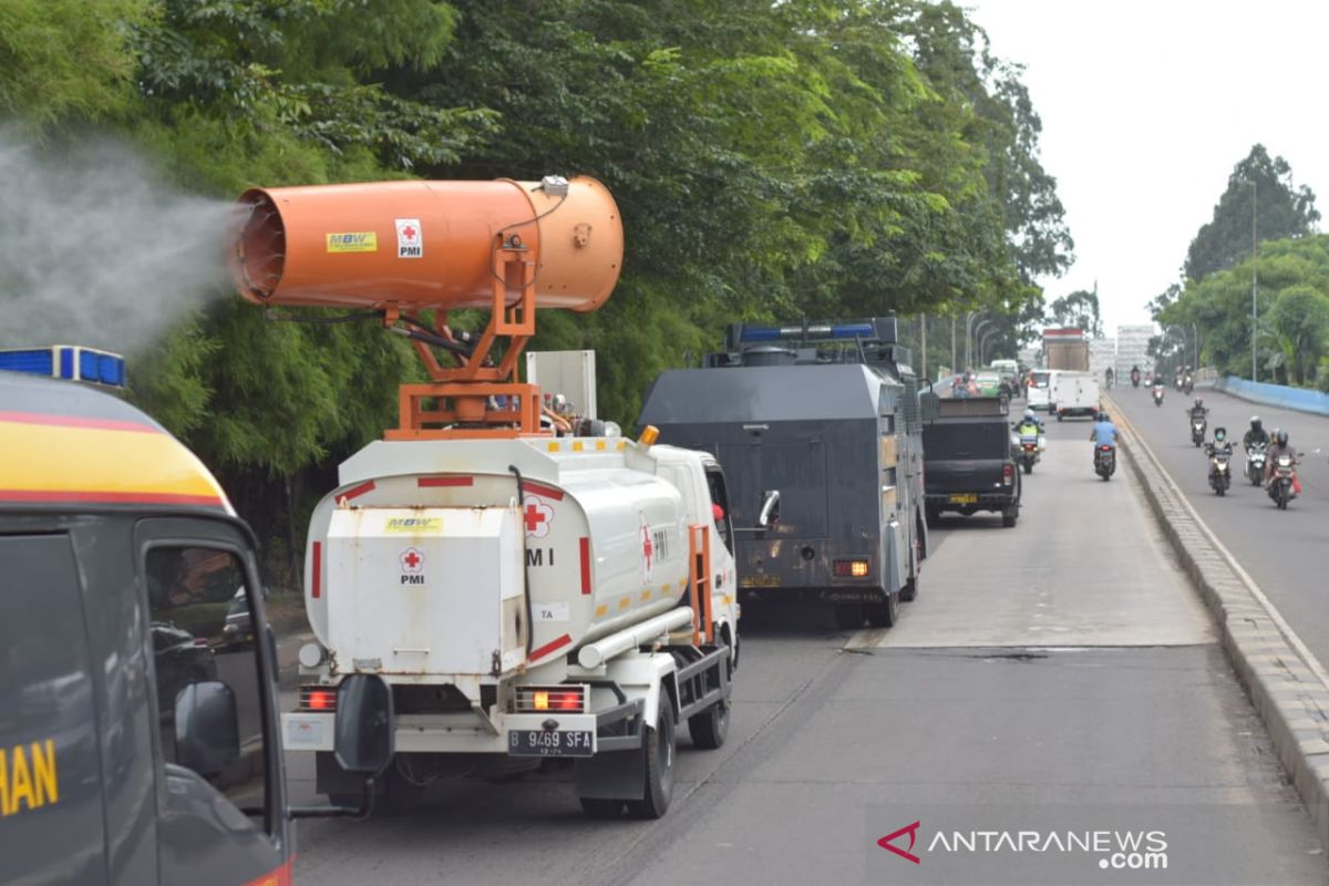 Penyemprotan disinfektan di  Kota Tangerang gunakan Gunner - watercanon